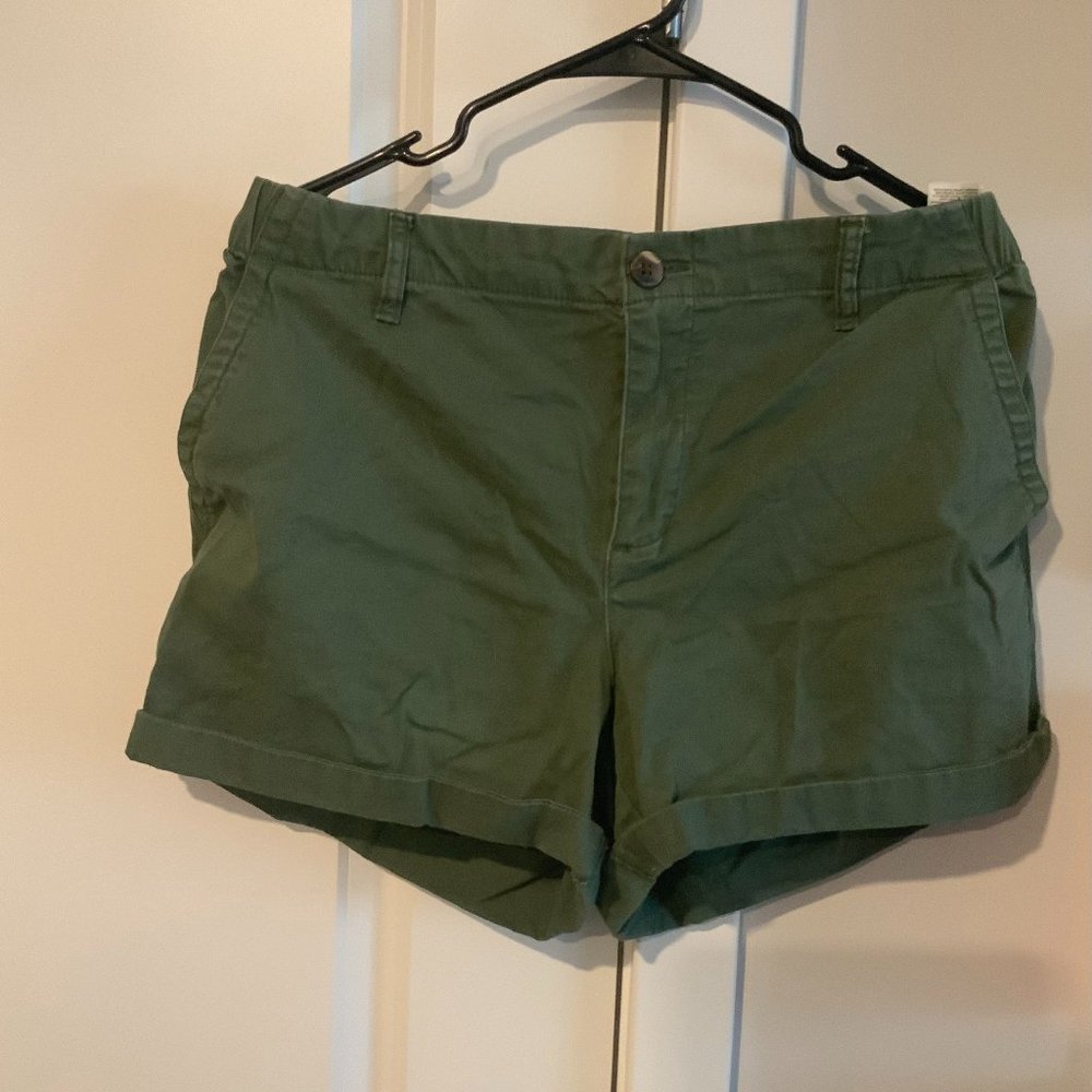 Old Navy green shorts